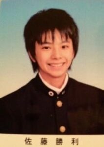 【画像】佐藤勝利の幼少期が可愛すぎ！デビュー前14年間の顔面国宝の軌跡を辿りました。